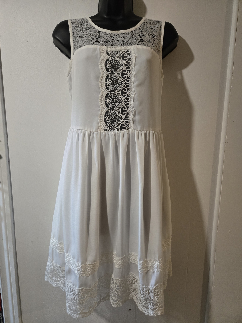 NWT Angeleye London White Lace-Panel Sleeveless Chiffon Midi Dress